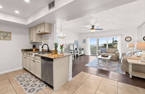 South Patrick Shores Condo | Golden Sunrise I Direct Ocean View/Beach Access I