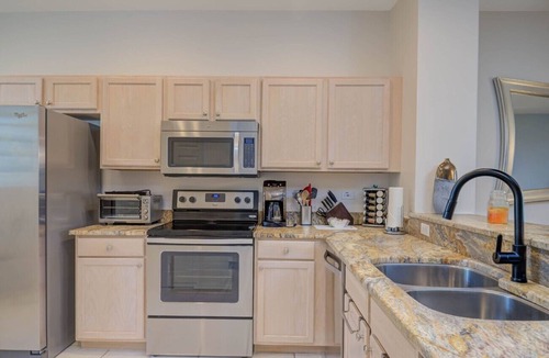 Rural Estates Villa | GOLF ENTHUSIASTS? PRESTIGIOUS VANDERBILT COUNTRY CLUB, 2 BED-2 BATH + DEN HOME