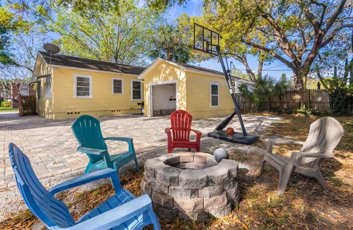 St. Petersburg House | Golfing, Beaches, and Downtown St. Pete., all within 10 minutes away.