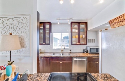 Venice Condo | Good Vibes Only Beach Condo in a Tranquil 55+ Community