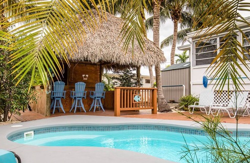 Tropical Bay Estates House | Gorgeous 2 bedroom 2 bath canal front pool home