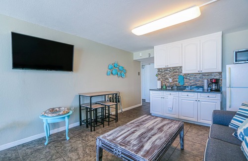 Treasure Island House | Gorgeous 2 br 2 ba Waterfront Condo!