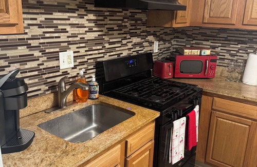 Chinatown Apartment | Gorgeous 3-bedroom apartment with AC in vibrant Philadelphia