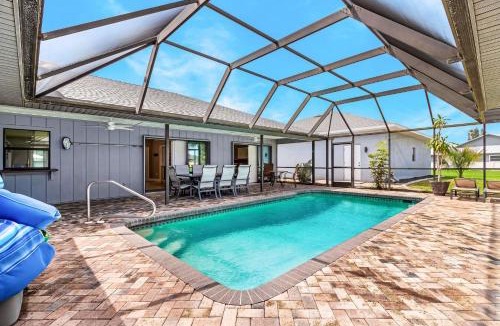 Pebble Beach House | Gorgeous 4 Bedroom Home with Private Pool and Full Kitchen in Rotonda West