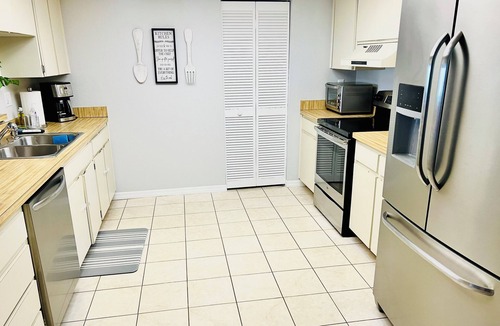 Redington Beach Condo | GORGEOUS CONDO DIRECTLY ON PRIVATE BEACH🙌🏻