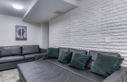 Jersey City Apartment | Gorgeous Duplex with parking by JSQ