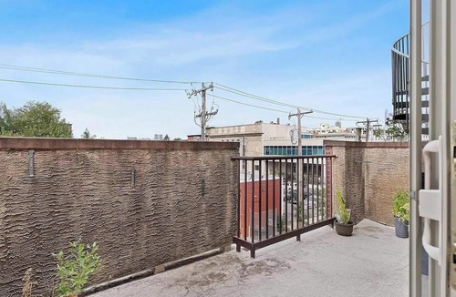 Passyunk Square House | Gorgeous full house! 4 BR, 2 parking spots, next to the subway in South Philly!