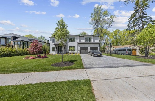 Closter House | Gorgeous Home with pool, jacuzzi, sauna and cold plunge perfect for Worldcup