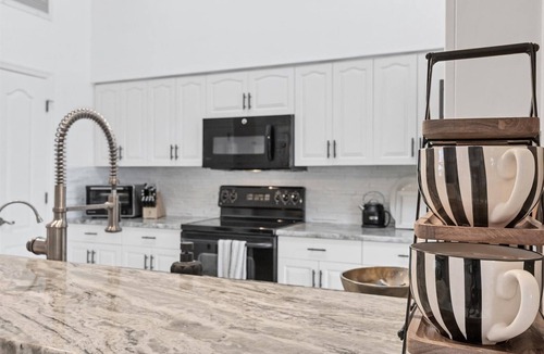 Pebble Beach House | Gorgeous Newly Remodeled 3bd/2ba Golf Course, Heated Pool, Gulf Beaches, Pets Ok