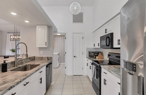 Pebble Beach House | Gorgeous Newly Remodeled 3bd/2ba Golf Course, Heated Pool, Gulf Beaches, Pets Ok