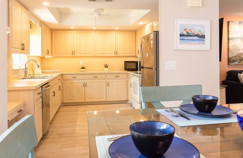 Laurel House | Gorgeous Remodeled Upscale Near Nokomis Beach