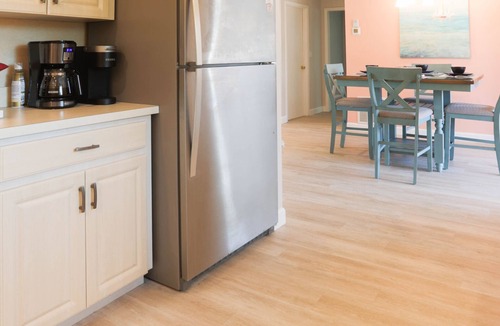 Laurel House | Gorgeous Remodeled Upscale Near Nokomis Beach