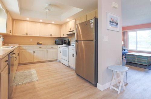 Laurel House | Gorgeous Remodeled Upscale Near Nokomis Beach