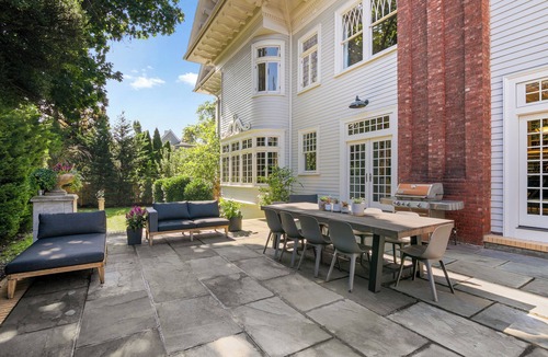 Prospect Park South House | Grand Brooklyn Mansion- 9-bedrm 7.5 Bath with AC- next to Prospect Park