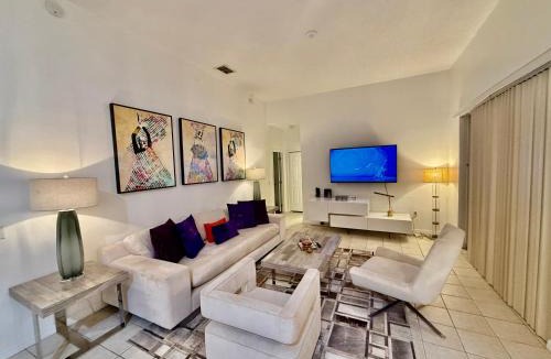 Davenport House | Grand Family Deluxe 4BR House near Disney Parks