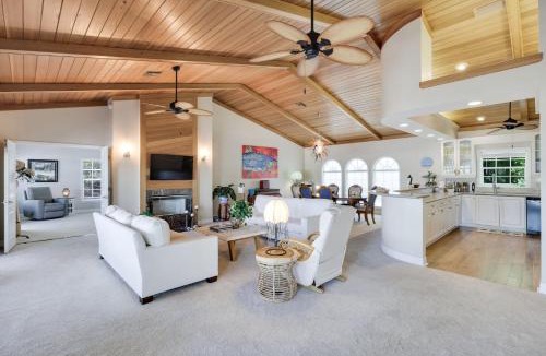 Sanibel House | Grandma Dot's House- Marina Villa with Pool and Bikes