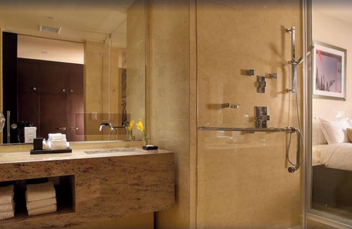 Seybold Hotel | Great Amenities & Location! Outdoor Pool, Close to Downtown Miami & Wynwood!