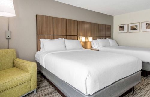 Tropic House | Great Deal! Comfy Unit for Business Travel, Event Space