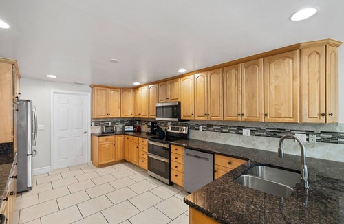 Yacht Club House | Great Family Vacation, Waterfront Pool Home