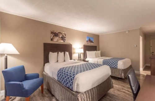Bethlehem House | Great Find! 2 Awesome Units, Onsite Pool, Near SteelStacks, Free Parking!