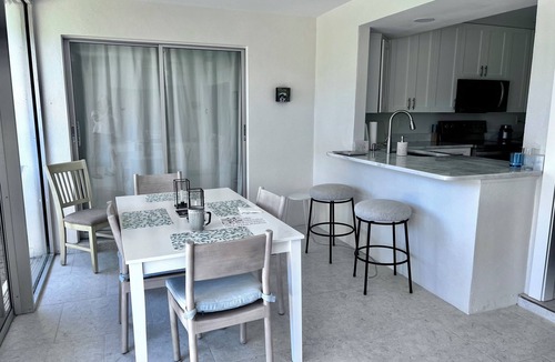 Chateaux Sur Mer House | Great Location! Secluded House with Pool near Beach