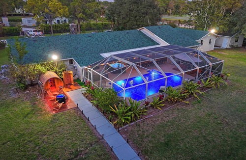 Hunt Club House | Green House - Luxury 4BR 9 Beds Retreat | Pool | Spa | Sauna | RV