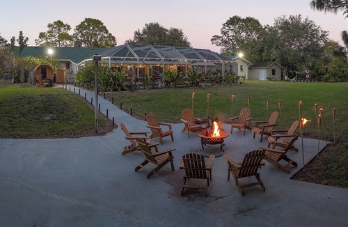 Hunt Club House | Green House - Luxury 4BR 9 Beds Retreat | Pool | Spa | Sauna | RV
