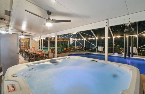 Hunt Club House | Green House - Luxury 4BR 9 Beds Retreat | Pool | Spa | Sauna | RV
