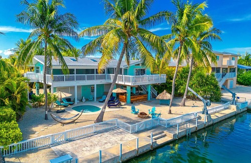 Sugarloaf Shores House | Green Turtle Oasis: 4BR Canal Front Home, Pool, Dockage, Outdoor Dining & Pets