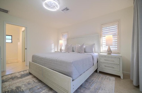 East Naples Villa | Green Villa, heated Pool and SPA, South Naples
