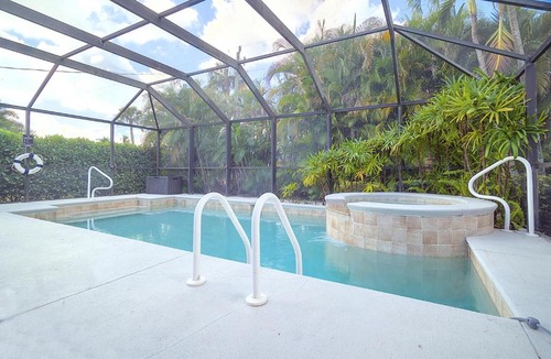 East Naples Villa | Green Villa, heated Pool and SPA, South Naples