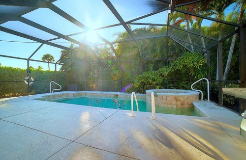 East Naples Villa | Green Villa, heated Pool and SPA, South Naples