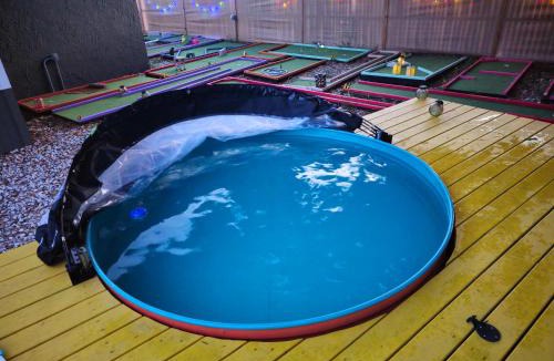 Jan Phyl Village House | Groovy Funhouse Getaway - 4 bdrm near Legoland
