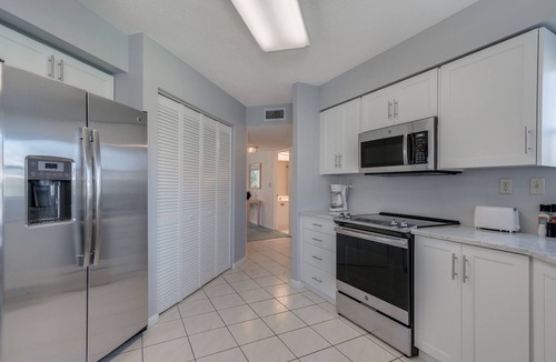 Isla del Sol Condo | Ground-Floor Condo with Patio, Resort Pool & Spa – Steps from the Beach