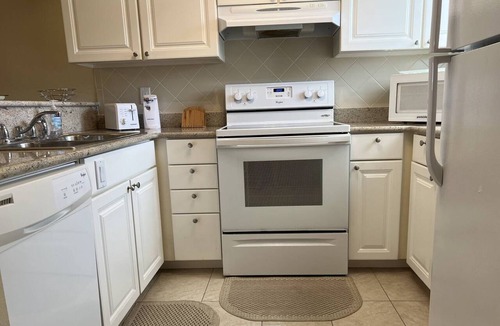 Wesley Chapel Condo | Ground Floor Retreat | King Suite | Private Patio | Optional Saddlebrook Resort Amenities