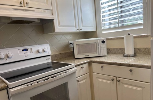 Wesley Chapel Condo | Ground Floor Retreat | King Suite | Private Patio | Optional Saddlebrook Resort Amenities