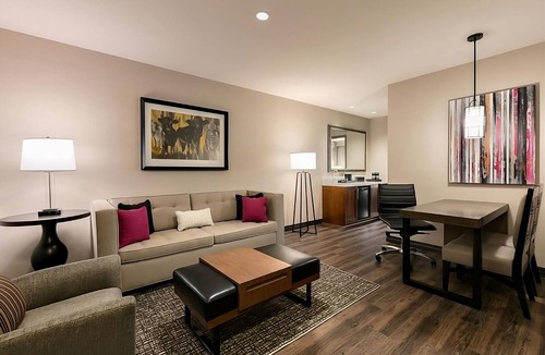 Berkeley Heights Hotel | Group Friendly Getaway! 4 Spacious Units w/Pool, Free Parking & Free Breakfast!