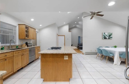 Town of Ramapo House | Group Spring Retreat | Fun Games & Gourmet Kitchen