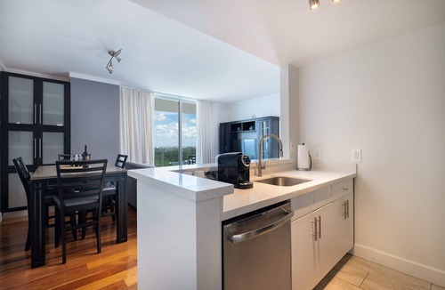 Coconut Grove Apartment | Grove 1BR/1.5BA Suite | Panoramic Bay Views