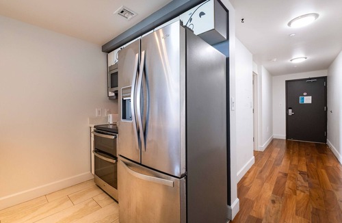 Coconut Grove Apartment | Grove 1BR/1.5BA Suite | Panoramic Bay Views
