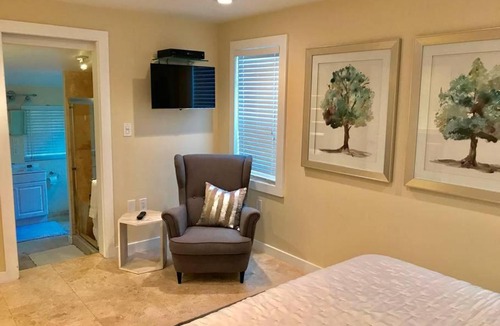 Southwest Coconut Grove Villa | Grove Bay Bungalow - 2BD/2BA Gated Cottage-Walk To Bay - Sleeps 4 - RGB201