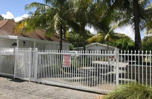 Southwest Coconut Grove Villa | Grove Bay Bungalow - 2BD/2BA Gated Cottage-Walk To Bay - Sleeps 4 - RGB201