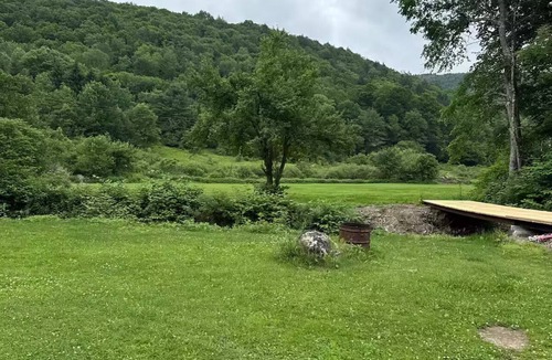 Hancock Apartment | Guest house on the creek