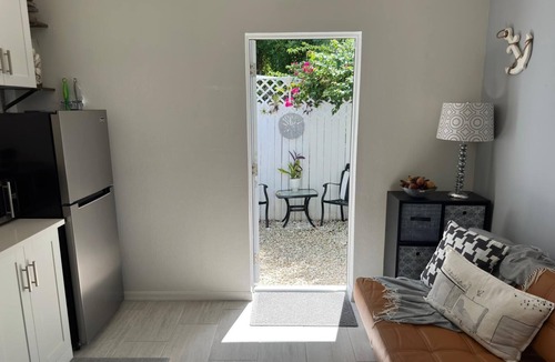 Parkdale House | Guest Suite Near Beaches, Ballgames, Casino & RSW.
