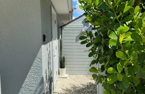 Parkdale House | Guest Suite Near Beaches, Ballgames, Casino & RSW.
