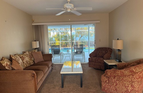 Laurel House | Gulf Breeze Getaway!