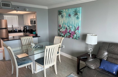 Hudson Condo | Gulf coast condo with AC in Hudson. 1 bedroom, 1 bathroom, updated kitchen.