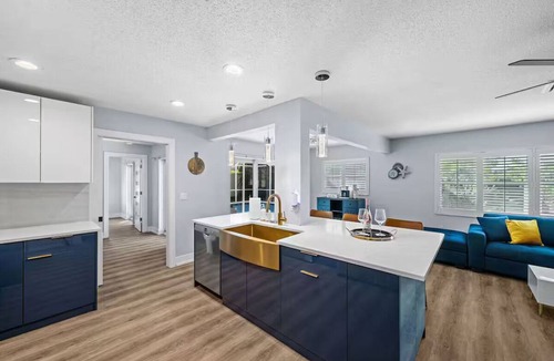 Laurel House | Gulf Coast Paradise: 3/2 Beach Retreat with Pool & Family Amenities