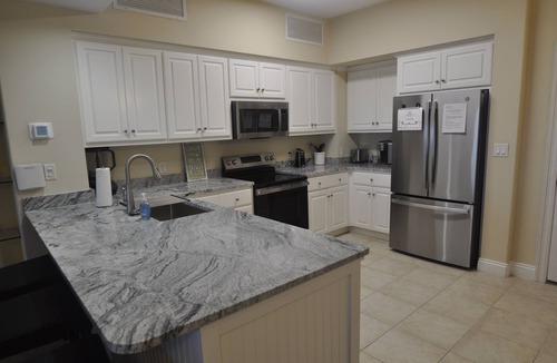 Thomas Drive Condo | GULF CREST/NEW APPLIANCES/NEW KIT + BATH GRANITE COUNTERTOPS!/BEACH CHAIRS INC
