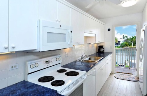 Siesta Key Condo | Gulf-Front Retreat – Relax & Recharge
